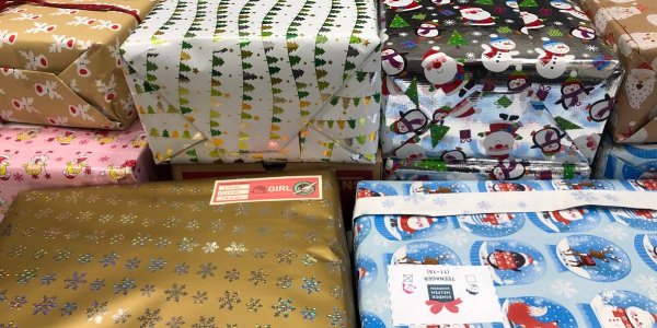 Weihnachtsgeschenkekonvoi: Zaubert mit uns lachende Kinderaugen!