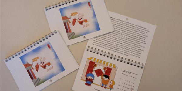 Chinesisch-AG erstellt einen Chinesischen-Kalender
