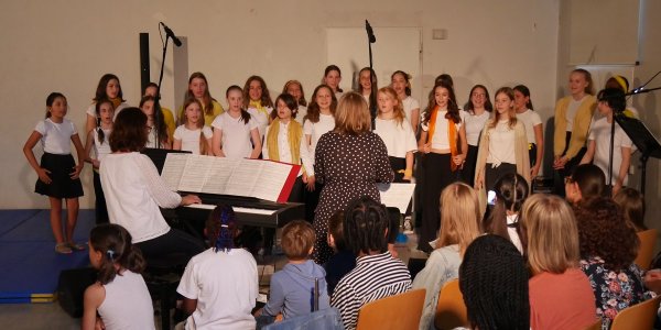 Elemente – Eine Zirkus AG-Chor-Kooperation 