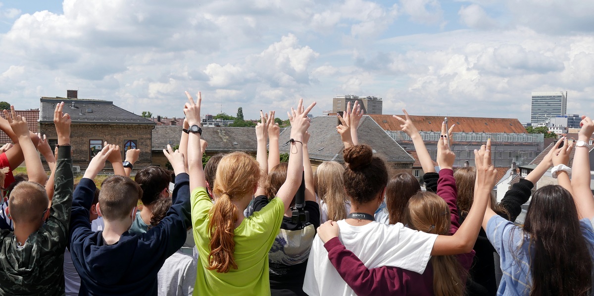 Über den Dächern Karlsruhes: Herr Wehrmann erklärt