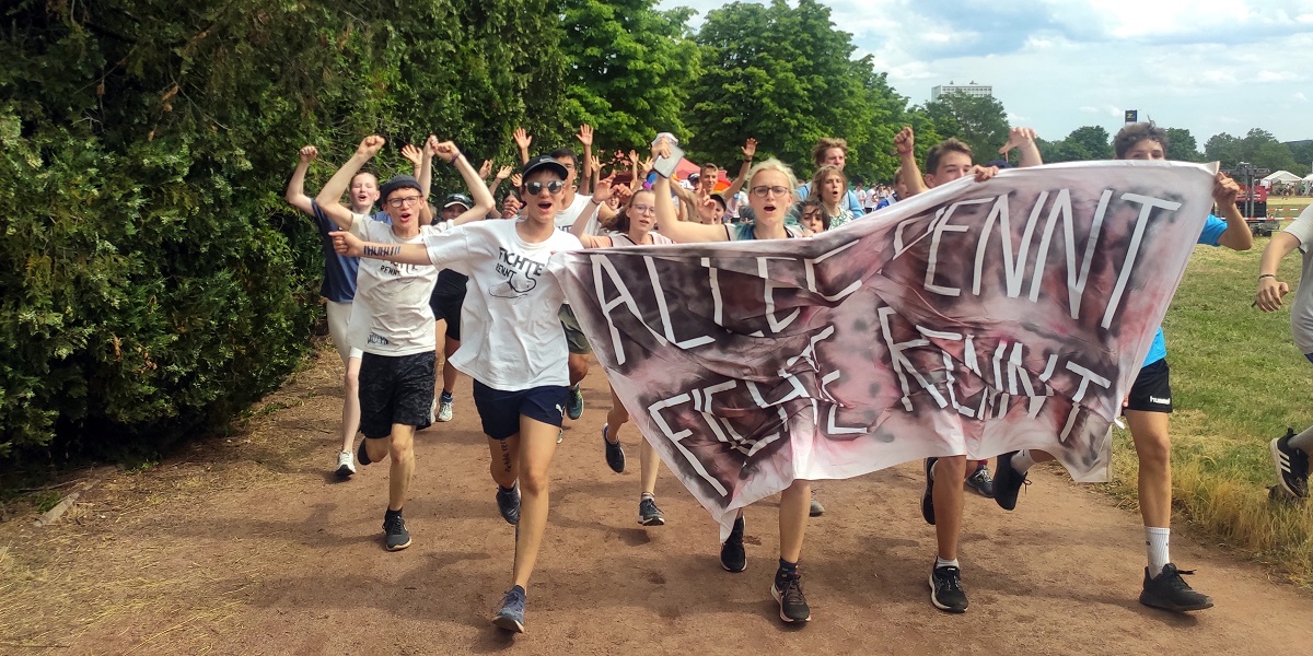&quot;Fichte rennt&quot; wird Spenden- und Rundensieger beim 24h-Lauf und knackt die historische Marke von 1000 Runden
